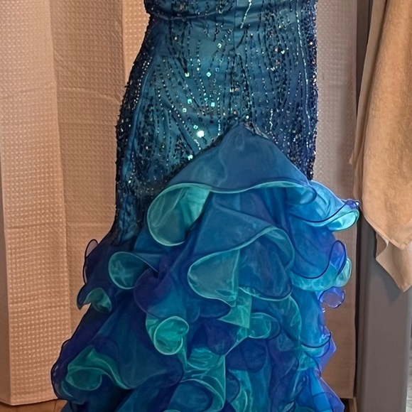 Ball Gown/prom dress - Picture 5 of 7